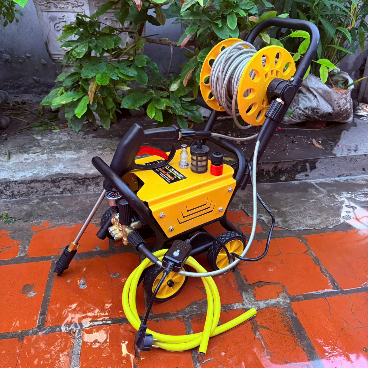 Máy Rửa Xe Chỉnh Áp Sakura 4500W – Công Suất Lớn, Thiết Kế Xe Đẩy, Đầy Đủ Phụ Kiện